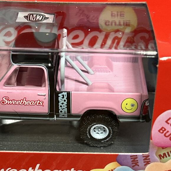 M2 Machines 2025 Sweethearts 1979 Dodge 150 Macho Power Wagon WMTS 22 25-01 - Picture 4 of 9